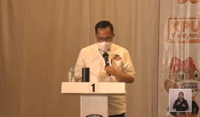
 Richard Sualang Tampil Elegan di Debat Calon Wakil Wali Kota Manado