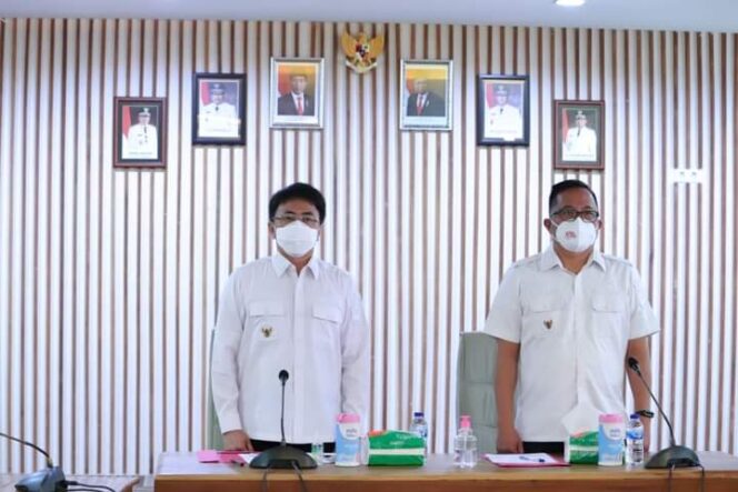 
 Wali Kota dan Wawali Manado, Andrei Angouw dan Richard Sualang saat mengikuti kegiatan entry meeting bersama BPK RI