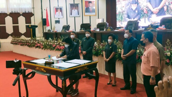 
 DPRD dan Pemkot Manado Tetapkan APBD-P Tahun 2021