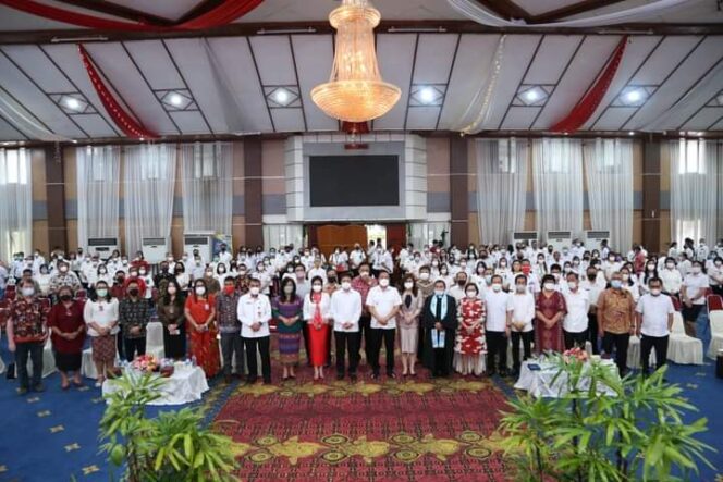 
 Wali Kota dan Wawali Hadiri Ibadah Perayaan Natal Pemkot Manado