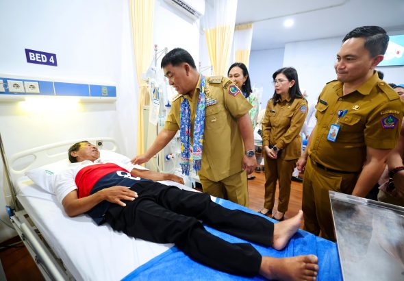 wujudkan-pelayanan-publik-berkualitas-gubernur-yulius-resmikan-unit-hemodialisis-rsmn-bitung-dan-dukung-rsud-naik-tipe-c (2)