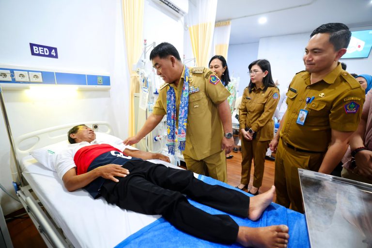 wujudkan-pelayanan-publik-berkualitas-gubernur-yulius-resmikan-unit-hemodialisis-rsmn-bitung-dan-dukung-rsud-naik-tipe-c (2)